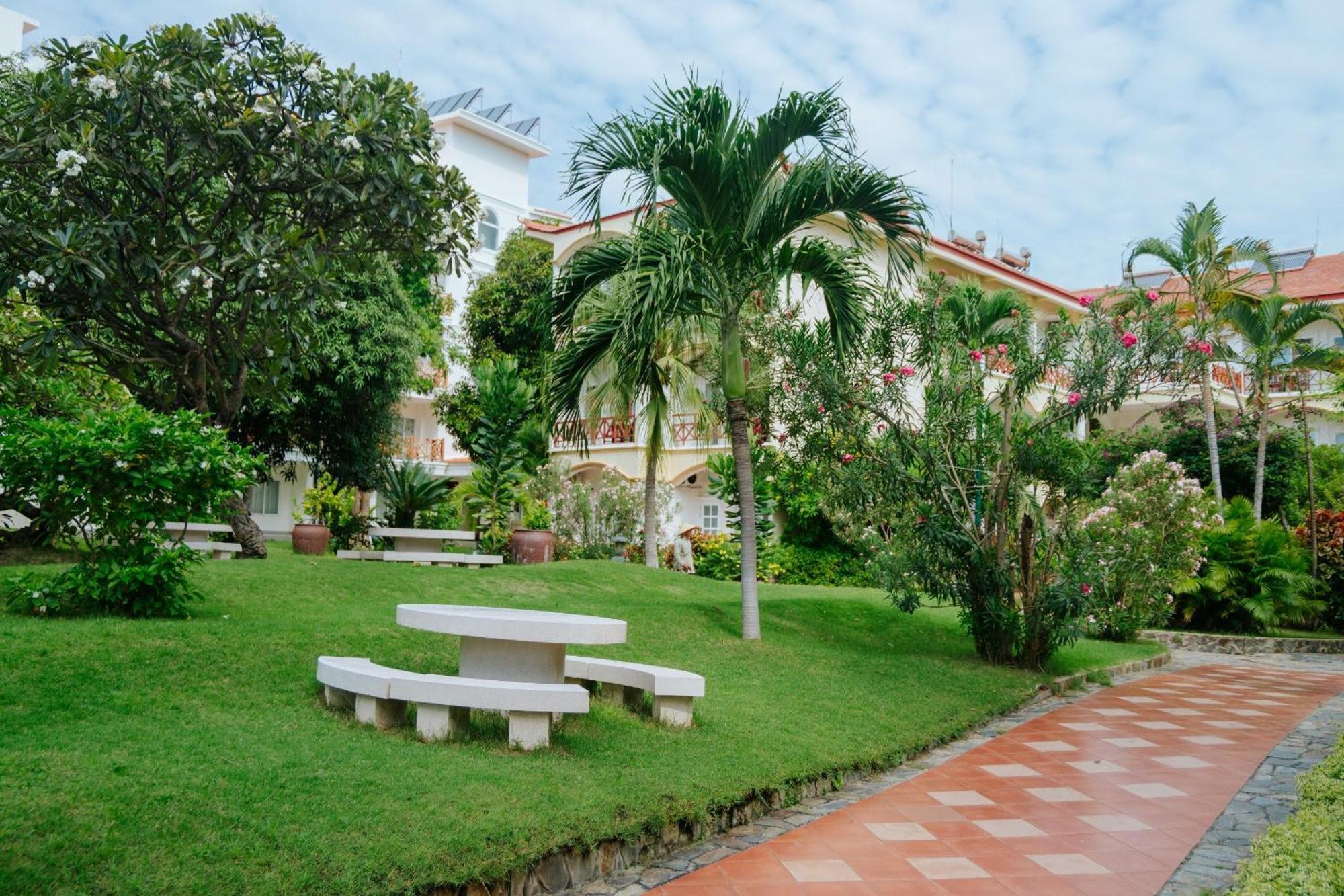 Le Aqua Resort & Spa Phan Thiet - Swiss Village Resort & Spa Mui Ne Exterior photo